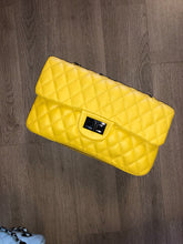 Load image into Gallery viewer, MEDIUM CLASSIC QUILTED BAGS